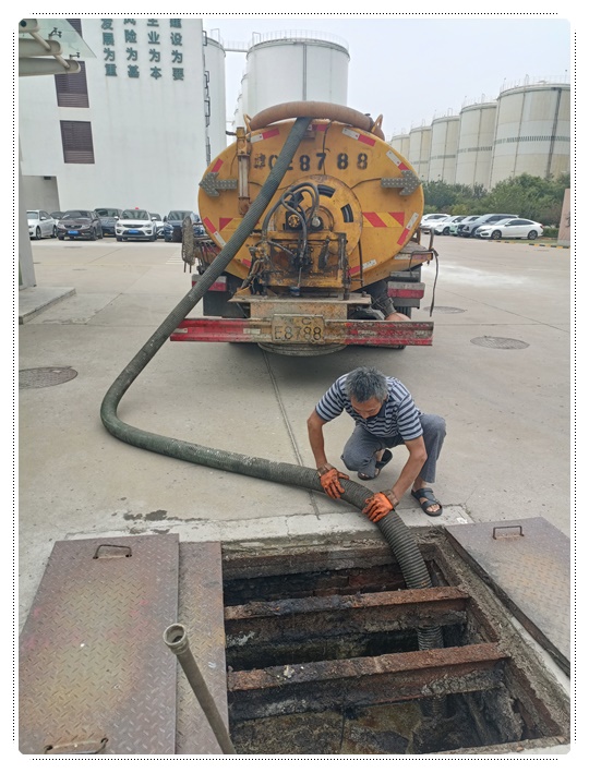 乌拉特前隔油池清掏