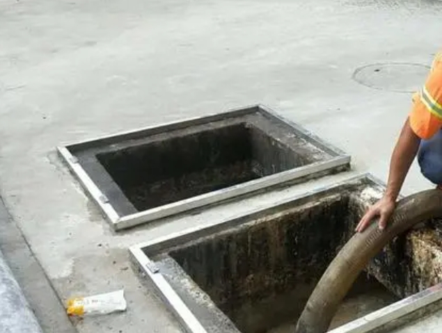 乌拉特前化粪池清理