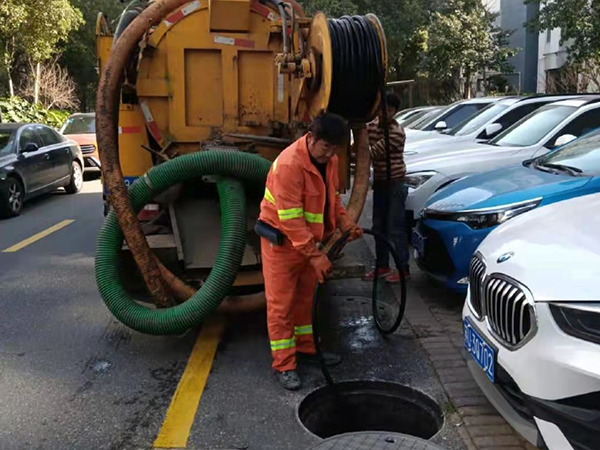 乌拉特前排污管道清淤